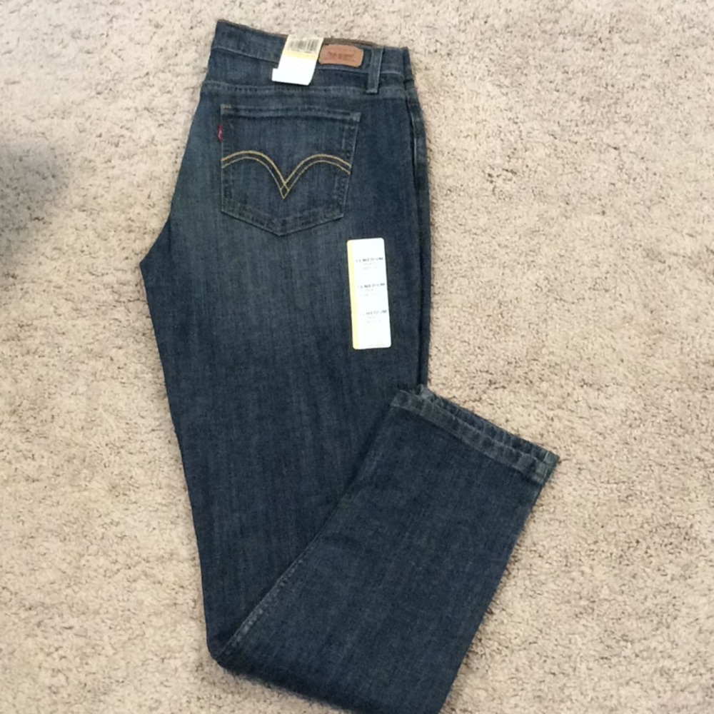 🆕👖Levi’s 524 Skinny Jean